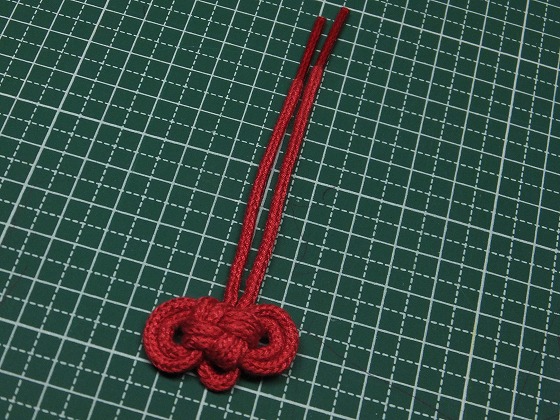お守りの結び紐を１００均商品 綴じ紐 で作ってみる Topics 手作りなら 思いのママ